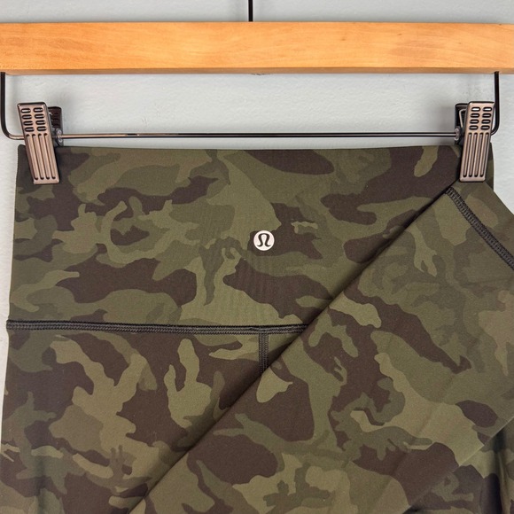 Lululemon Women's Size 4 Wunder Under HR Crop 21" Green Camo Leggings Yoga Pants - Picture 1 of 5